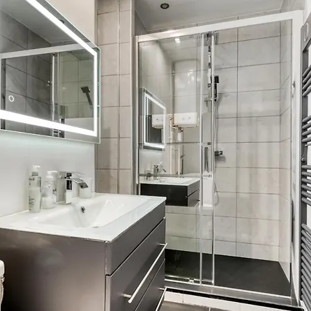 Centric 2 Steps Le Marais -republic Apartment Paris